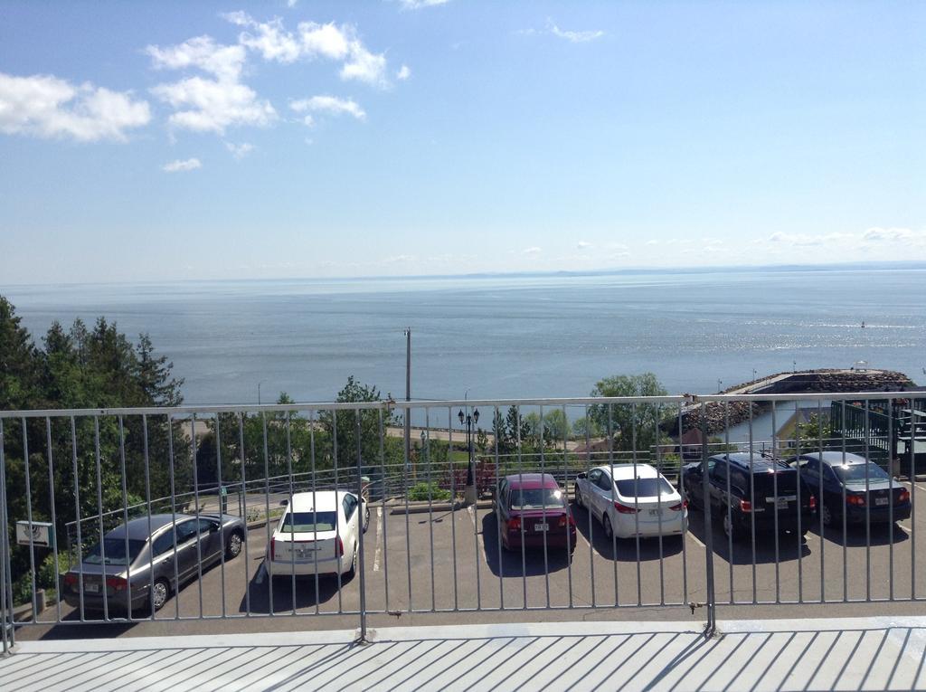 Hotel Et Pavillons Le Petit Manoir Du Casino La Malbaie Exterior foto